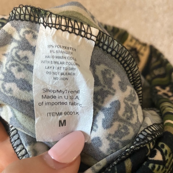 Stretchy printed green pants - Picture 3 of 3